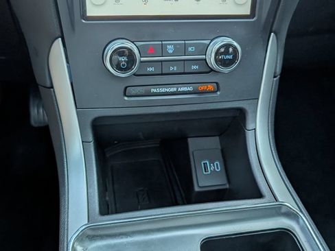 Used 2022 Ford Edge ST-Line w/ Class II Trailer Tow Package AWD/4WD image 10