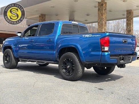 Used 2016 Toyota Tacoma TRD Sport w/ Towing Package image 4