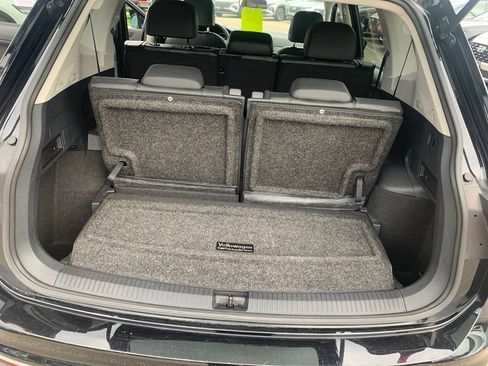 Used 2020 Volkswagen Tiguan SE w/ Panoramic Sunroof Package FWD image 32