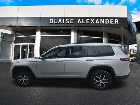 Used 2024 Jeep Grand Cherokee L Limited w/ Luxury Tech Group II image 9