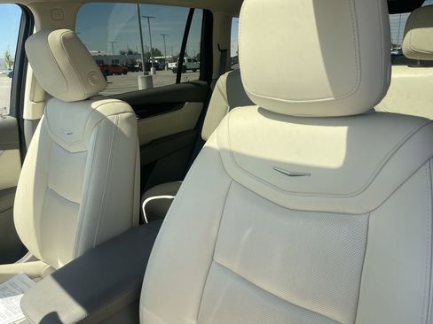Used 2023 Cadillac XT6 Premium Luxury w/ Technology Package AWD/4WD image 9