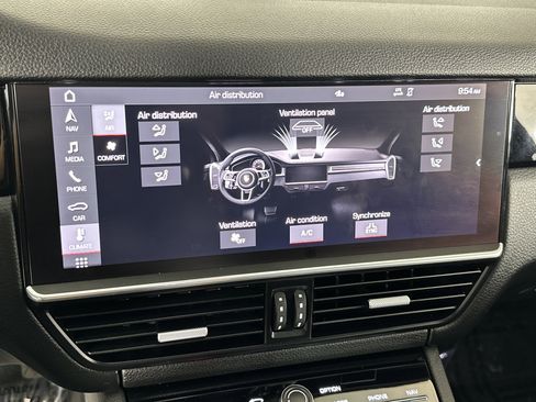 Used 2021 Porsche Cayenne Base image 20