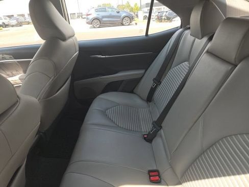 Used 2019 Toyota Camry SE FWD image 9