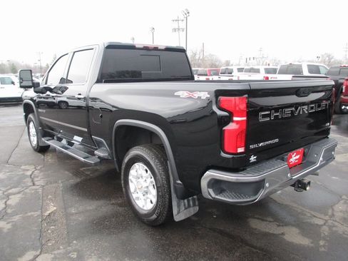 Used 2024 Chevrolet Silverado 2500 LTZ w/ LTZ Convenience Package image 10