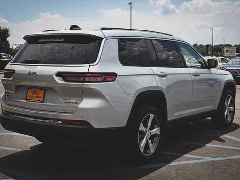 Used 2022 Jeep Grand Cherokee L Limited RWD image 12