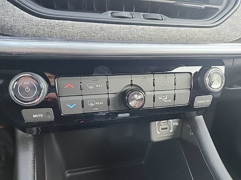 New 2026 Jeep Compass Latitude AWD/4WD image 34