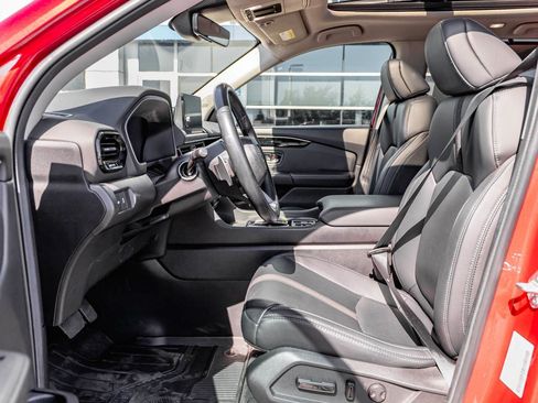 Used 2025 Honda Pilot Touring image 8