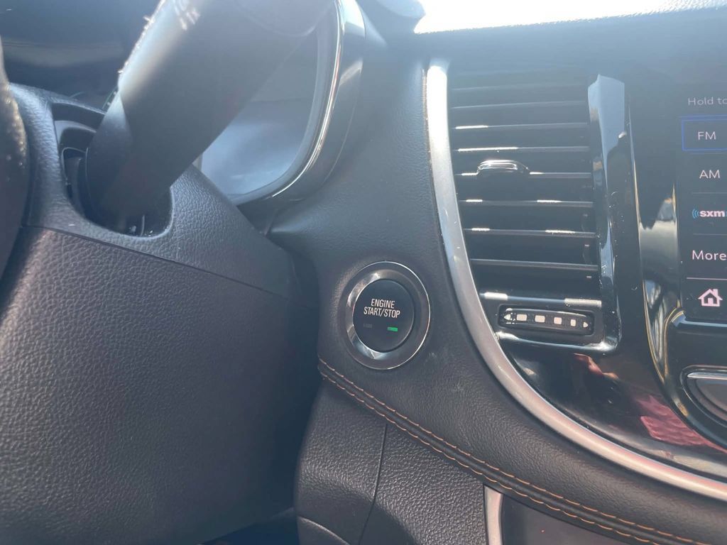 Used 2021 Chevrolet Trax LT w/ Sport Edition FWD image 18