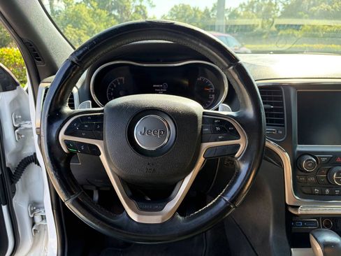 Used 2017 Jeep Grand Cherokee Laredo w/ Quick Order Package 23E image 12