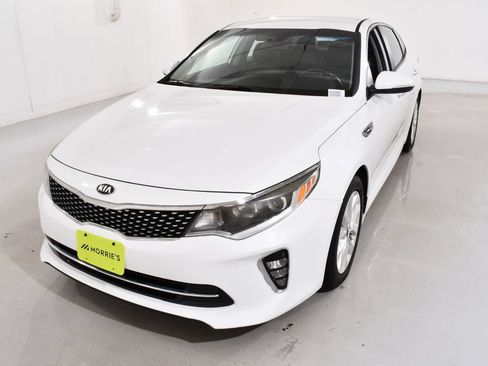 Used 2018 Kia Optima S FWD image 2