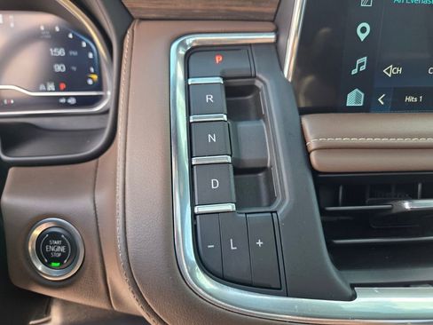 Used 2022 Chevrolet Suburban High Country AWD/4WD image 30