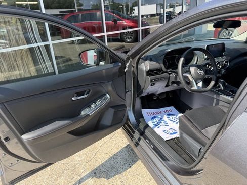 Used 2025 Nissan Sentra SR FWD image 12