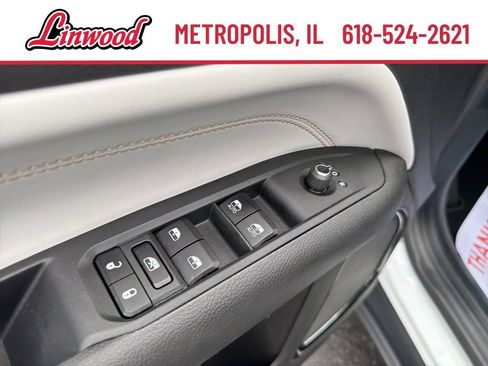 Used 2025 Jeep Compass Limited AWD/4WD image 13