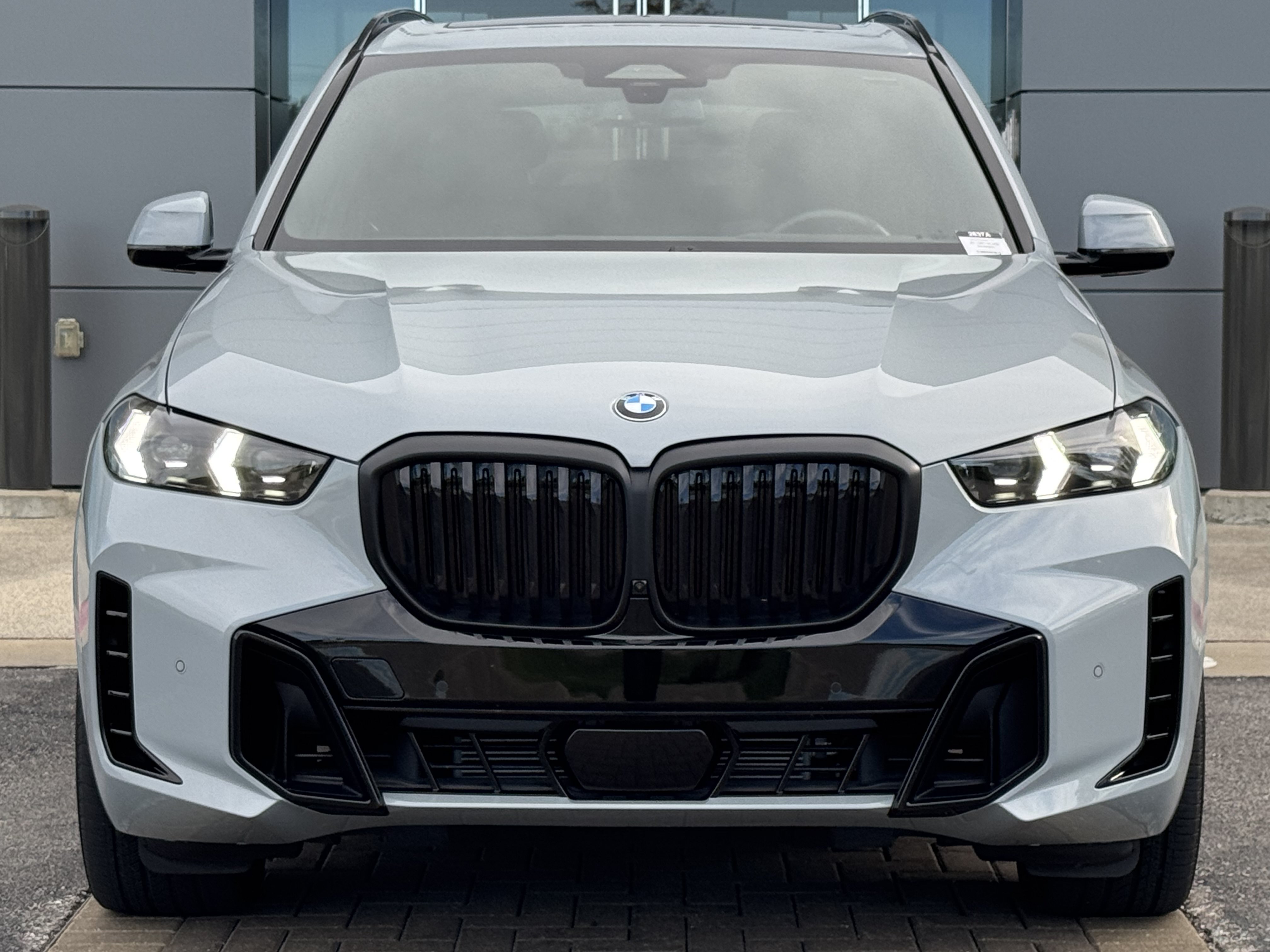 Used 2024 BMW X5 xDrive40i w/ M Sport Package AWD/4WD image 8