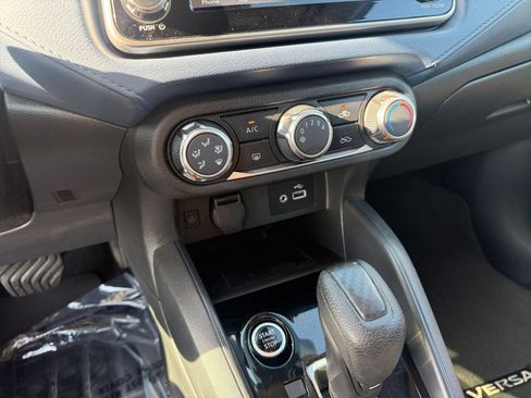 Used 2025 Nissan Versa SV FWD image 17