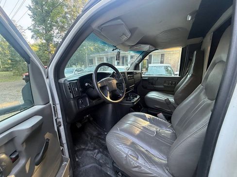 Used 2007 GMC Savana 3500 RWD image 7