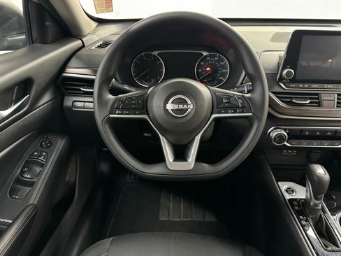 Used 2024 Nissan Altima 2.5 SV image 15