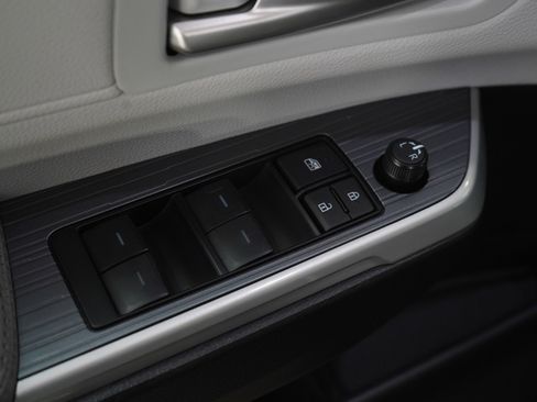 Used 2025 Toyota Sienna XLE w/ XLE Plus Package image 23