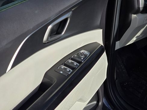 Used 2024 Kia Carnival LX image 38