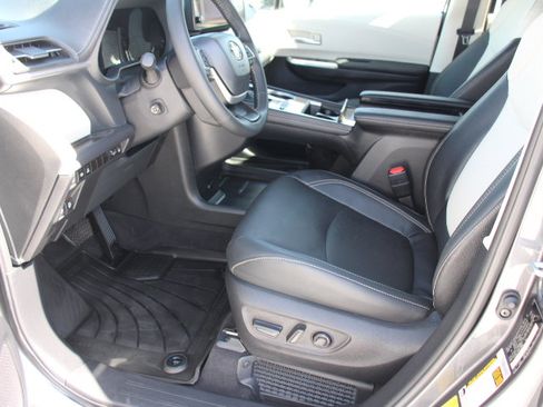 Certified 2025 Toyota Sienna Limited AWD/4WD image 11