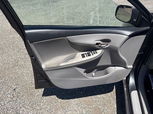 Used 2011 Toyota Corolla LE FWD image 29