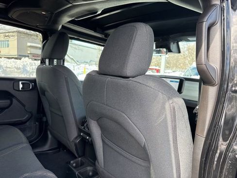 Used 2025 Jeep Wrangler Sport S image 28