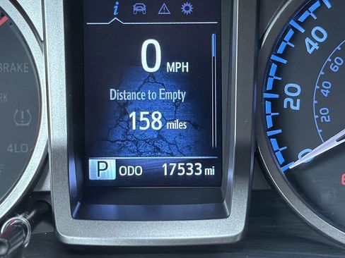 Certified 2023 Toyota Tacoma SR5 AWD/4WD image 12