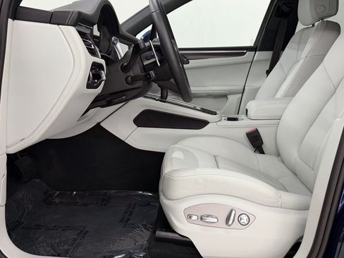 Used 2026 Porsche Macan AWD/4WD image 5