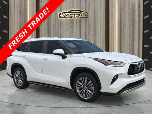 Used 2020 Toyota Highlander Platinum FWD image 1