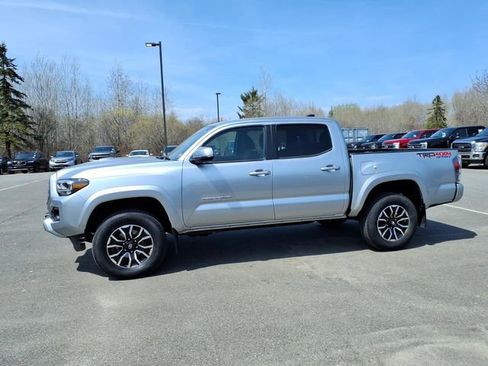 Used 2023 Toyota Tacoma TRD Sport w/ Technology Package AWD/4WD image 8