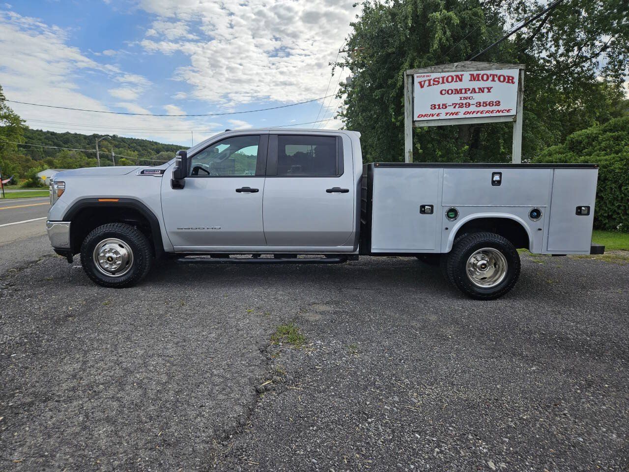 Used 2023 GMC Sierra 3500 Pro w/ Convenience Package AWD/4WD image 3