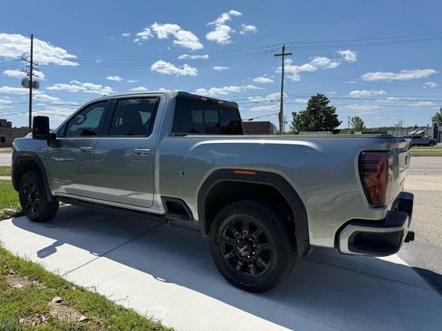 Used 2026 GMC Sierra 2500 AT4 w/ AT4 Premium Plus Package AWD/4WD image 3