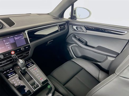 New 2026 Porsche Macan image 26
