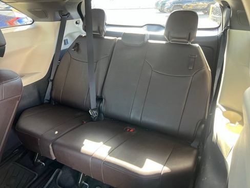 Used 2024 Toyota Sienna Platinum FWD image 15