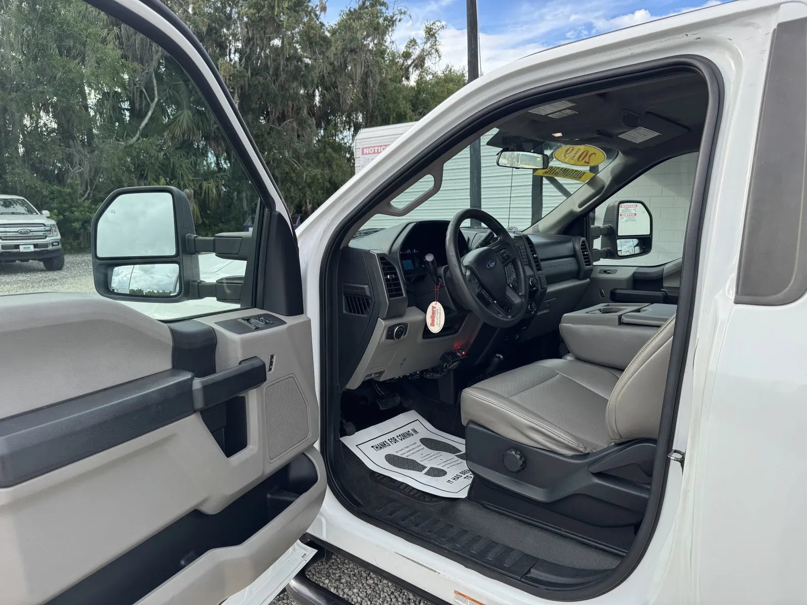 Used 2019 Ford F550 4x4 Regular Cab Super Duty image 11