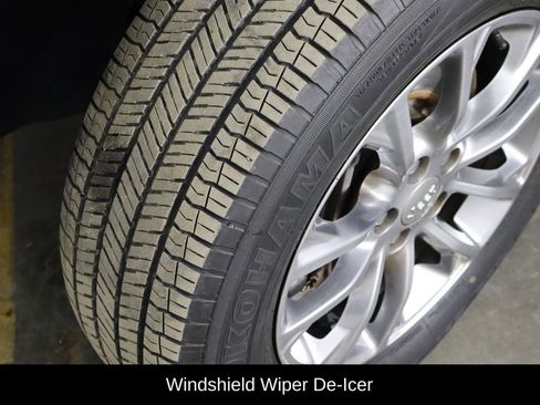 Used 2019 Jeep Cherokee Latitude Plus w/ Comfort/Convenience Group image 38