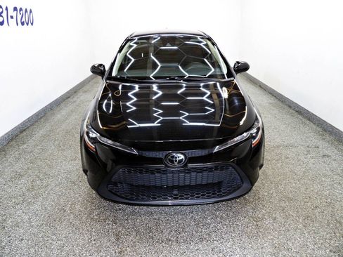 Used 2022 Toyota Corolla LE FWD image 2