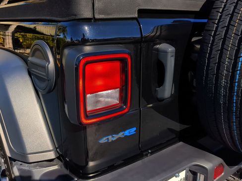 Used 2024 Jeep Wrangler Sport S w/ LED Headlamp & Fog Lamp Group image 12