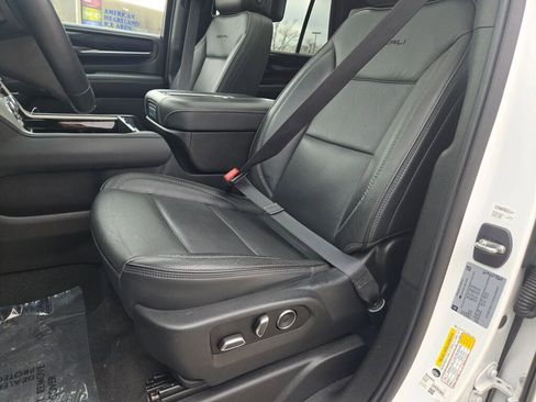 Used 2021 GMC Yukon Denali w/ Denali Ultimate Package AWD/4WD image 32