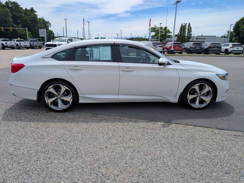 Used 2018 Honda Accord Touring image 6