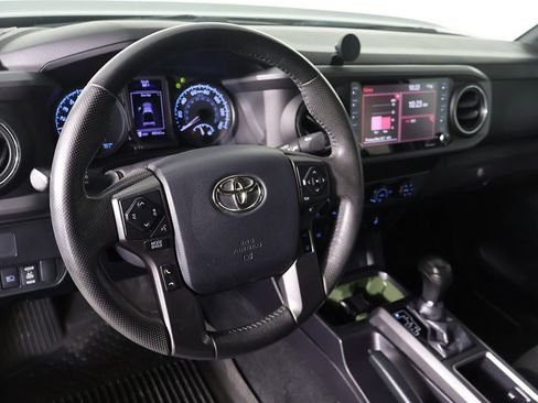 Used 2020 Toyota Tacoma TRD Off-Road AWD/4WD image 20