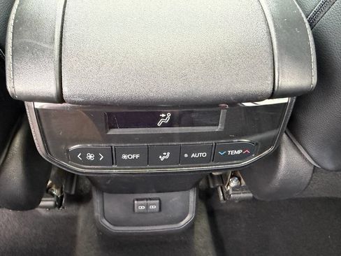 Used 2023 Toyota Highlander XSE AWD/4WD image 32