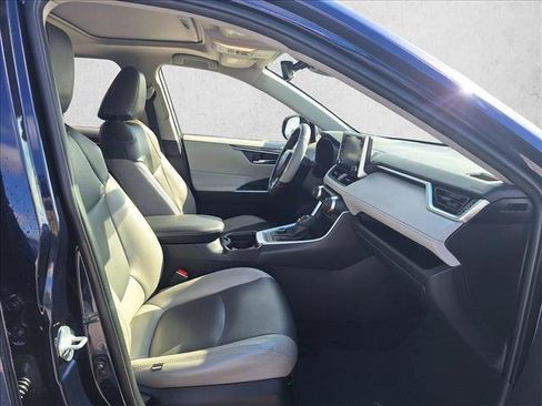 Certified 2019 Toyota RAV4 XLE w/ Convenience Package AWD/4WD image 19