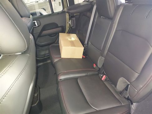 New 2025 Jeep Wrangler Unlimited Rubicon image 28