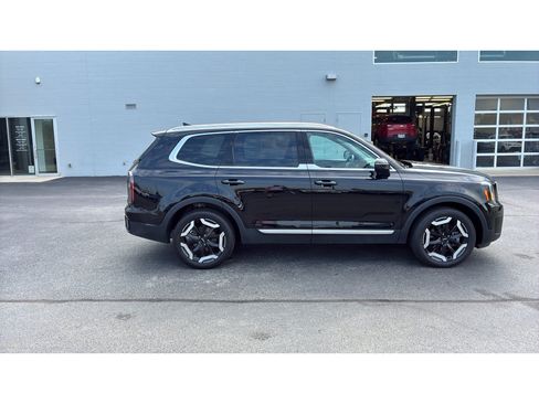 Used 2024 Kia Telluride EX w/ EX Captain's Chair Package FWD image 8