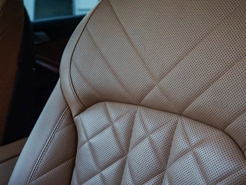 Used 2024 BMW X7 xDrive40i w/ Premium Package image 34