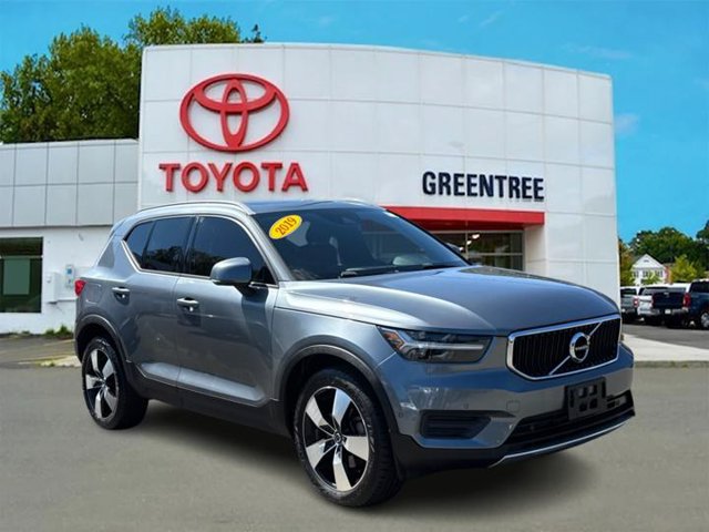Used 2019 Volvo XC40 T5 Momentum AWD/4WD image 1
