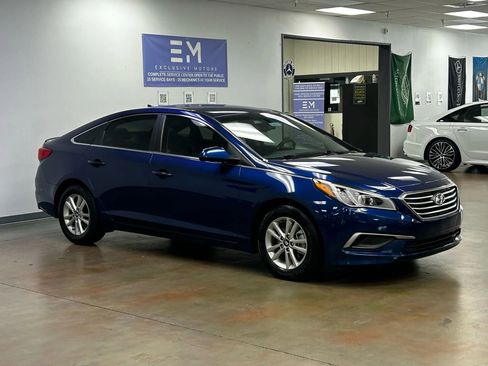 Used 2017 Hyundai Sonata SE image 2