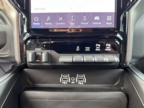 Used 2025 RAM 2500 Big Horn image 17