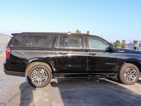 Used 2025 Chevrolet Suburban Z71 AWD/4WD image 13